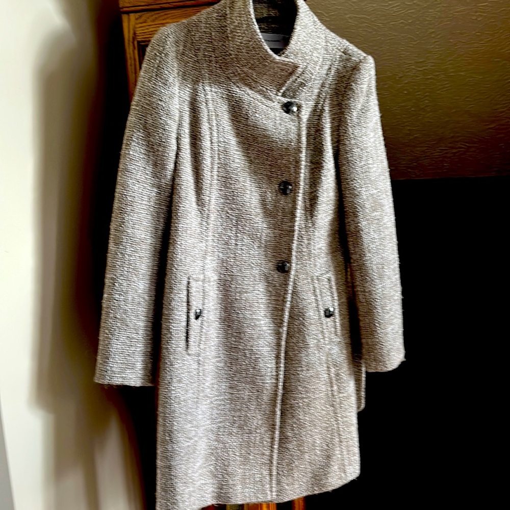 fitted ladies trench coat tan tweed with navy blue lining